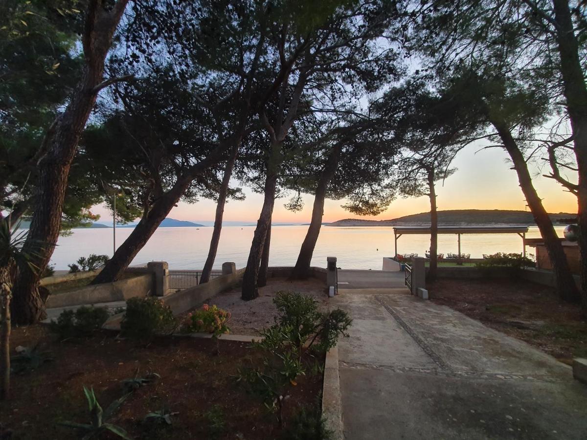 Sidus Maris, Spacious Seaside Apartment With Free Parking Martinscica (Cres) Exterior foto